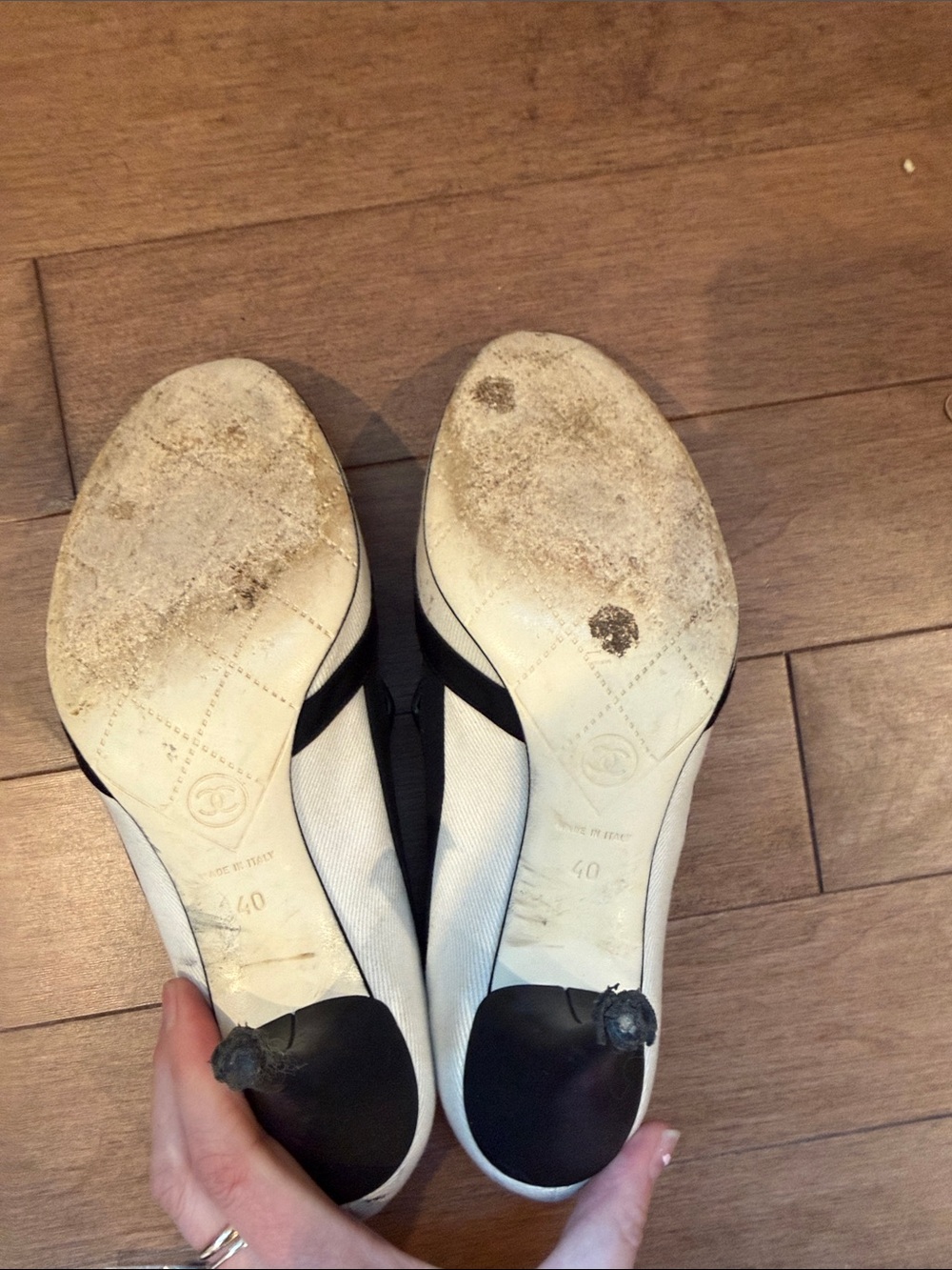 CHANEL Cream Canvas and Black Trim Bow Pumps Sz 40 - Picture 7 of 10